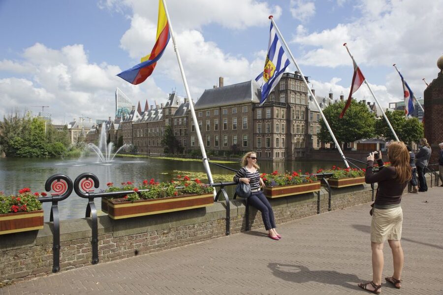 The Hague: Highlights Bike Tour - Binnenhof and the Dutch Parliament