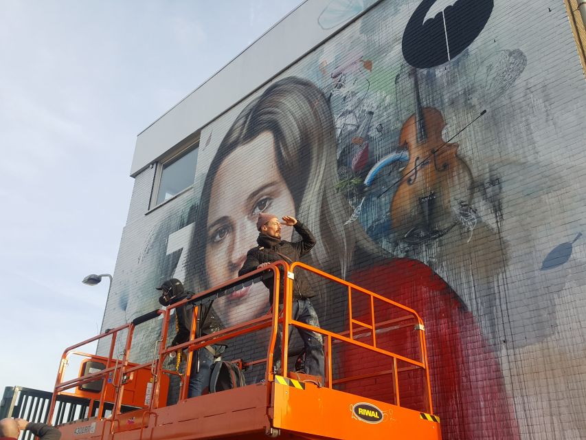 The Hague: Street Art Tour by Bike - Laakhaven: a short photo stop by the water