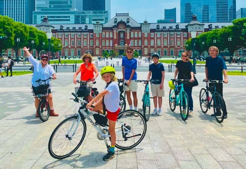 Tokyo: 3-Hour Bike or E-Bike City Highlights Tour - Starting near the Commodore Perry statue