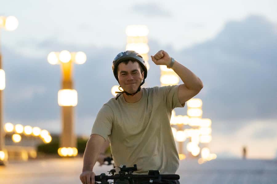 Tokyo Bay Area: Sunset Night View 3h E-bike Guided Bike Tour - A convenience-store snack with local guidance