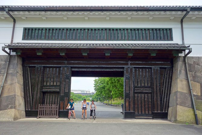 Tokyo Guided Small-Group Biking Tour - Buying a bento lunch for the waterfront