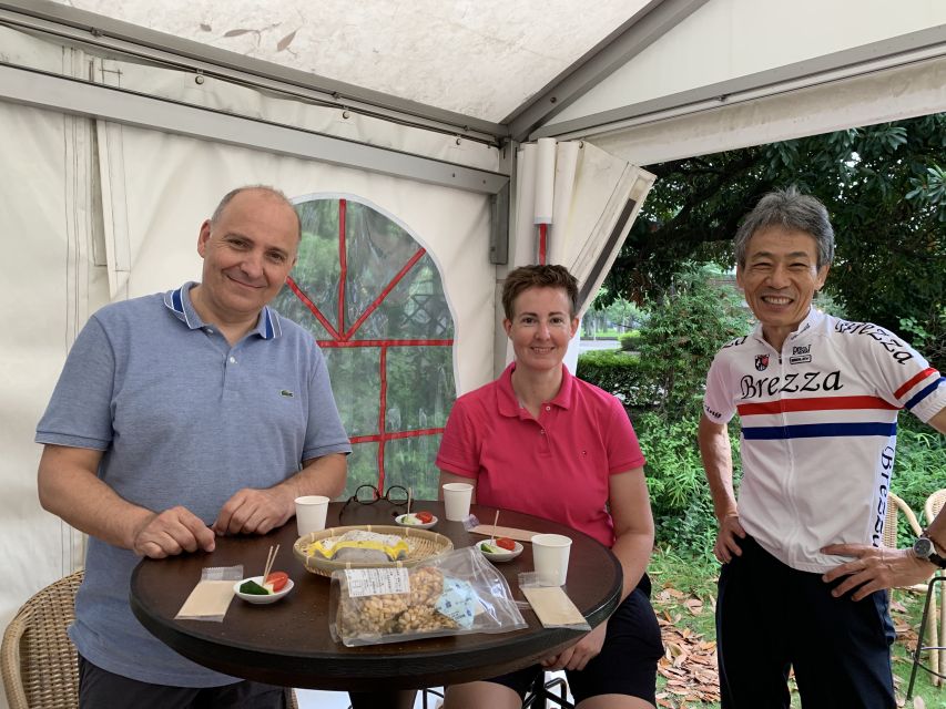 Tokyo: Private Cycling Tour with cute E-bike - From your hotel pickup to the first Tokyo streets
