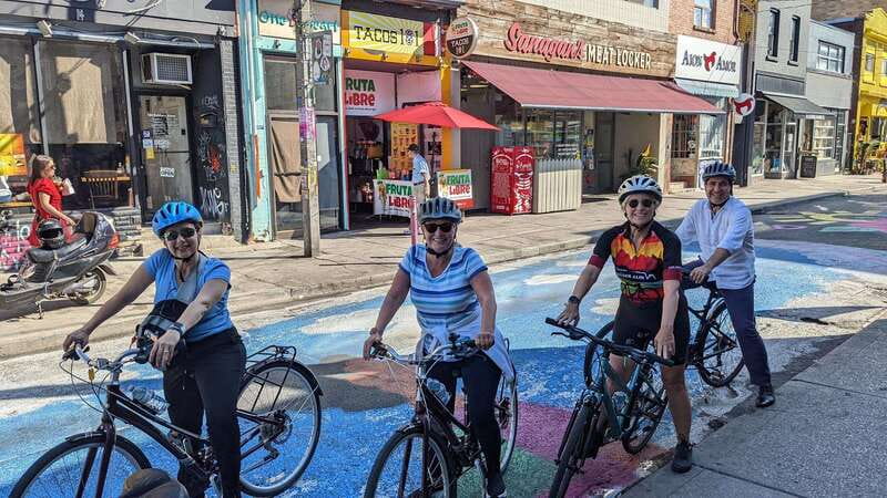 Toronto: Heart of Downtown 3.5-Hour Bike Tour - Why a bike is the smart way to see downtown Toronto
