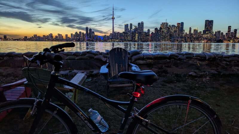 Toronto Islands: Morning or Twilight 3.5-Hour Bike Tour - Beaches, cottages, parks, and yacht club views