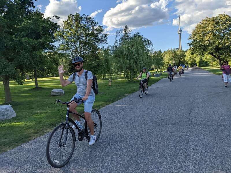 Toronto Islands: Morning or Twilight 3.5-Hour Bike Tour - Morning or twilight: choosing the right departure