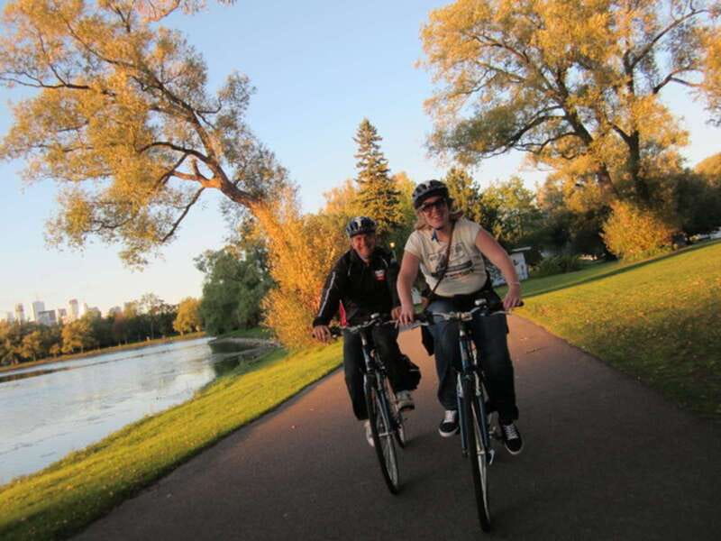 Toronto Islands: Morning or Twilight 3.5-Hour Bike Tour - What the guides add to the experience