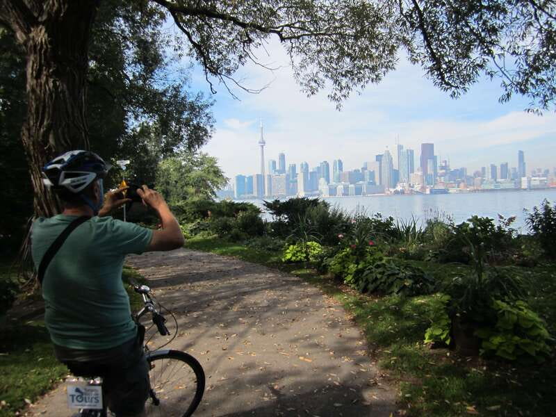 Toronto Islands: Morning or Twilight 3.5-Hour Bike Tour - Meeting downtown and getting on the road