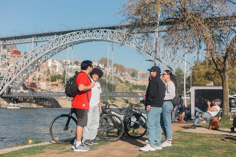 Tour Porto: Adventure in Electric Bike Tour - Choosing between the city and the Atlantic coast