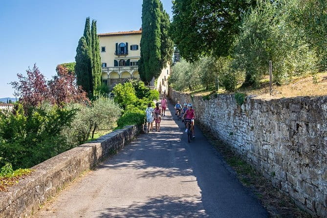 Tuscany Bike Tour with Wine, Oil and Food in the Florentine Hills - From Florence’s Oltrarno to the old Porta Romana gate