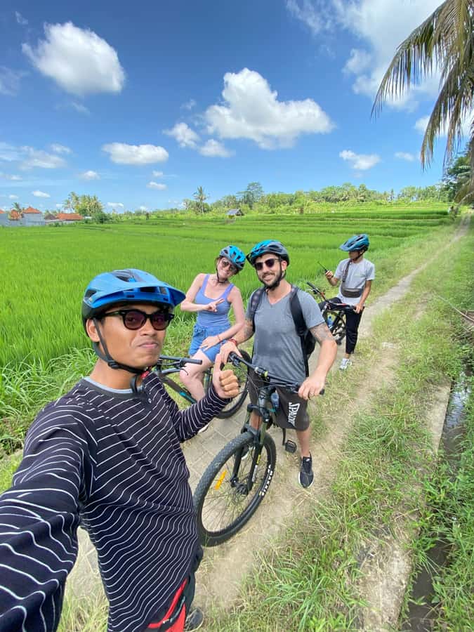 Ubud : PRIVATE Bike Tour inside Rice Field Ubud Countryside - Cycling through rice fields and village roads