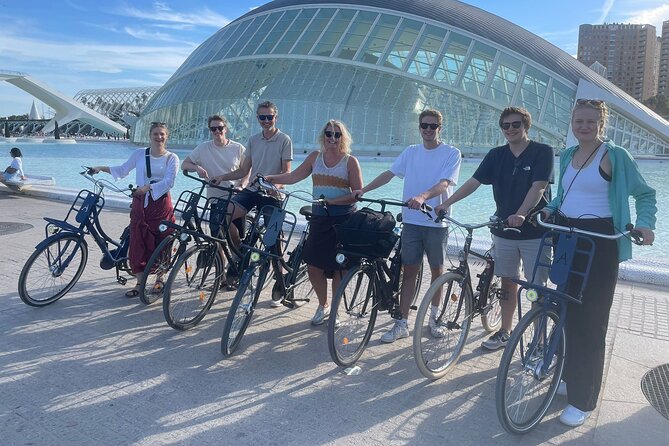 Valencia all in one: beaches, old town & city arts by E-bike - Port life at La Marina