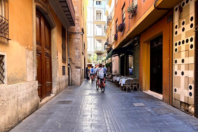 Valencia City Highlights in Guided Bike or E-Bike Tour - The cathedral quarter and old city gates