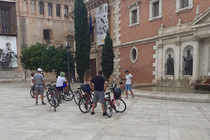 Valencia Highlights Bike Tour - Guides, pace, and group size make the difference