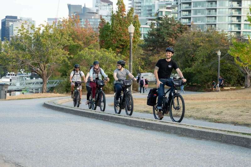 Vancouver: Guided Bike Tour - Granville Island and the 45-minute lunch stop