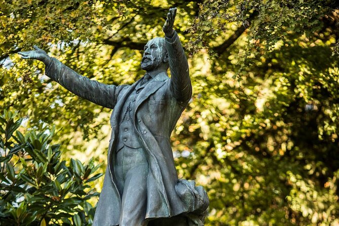 Vancouver Stanley Park 3 Hour Bike Tour - Starting at the Lord Stanley Memorial Monument