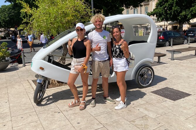 Velobike tour ecologico guidato con soste per visitare i monument - Maniace Castle, Spanish fortifications, and the old market