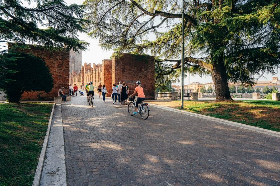 Verona e-Bike Tour: City Center and Panoramic Views - The guides make a practical difference