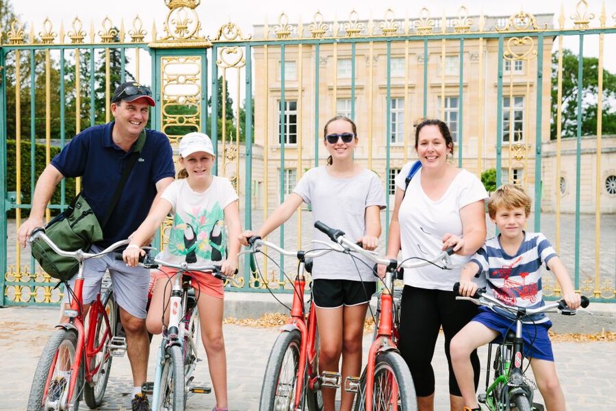 VIP Versailles Bike Tour & Kings Apartment Tour - Entering the palace after the bike tour