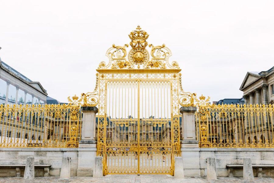 VIP Versailles Bike Tour & Kings Apartment Tour - The guided tour of Louis XVIs apartments