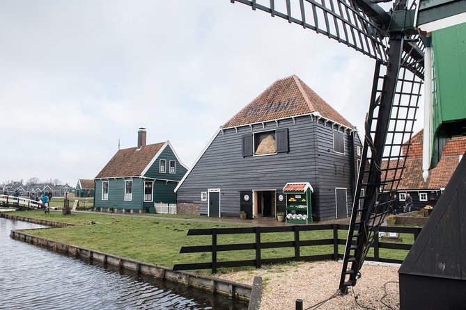 Visit Amsterdam Countryside with windmills by bike - The ride back beside the river
