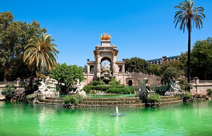 Visite insolite de Barcelone à vélo (en français) - Port Olímpic and the legacy of 1992