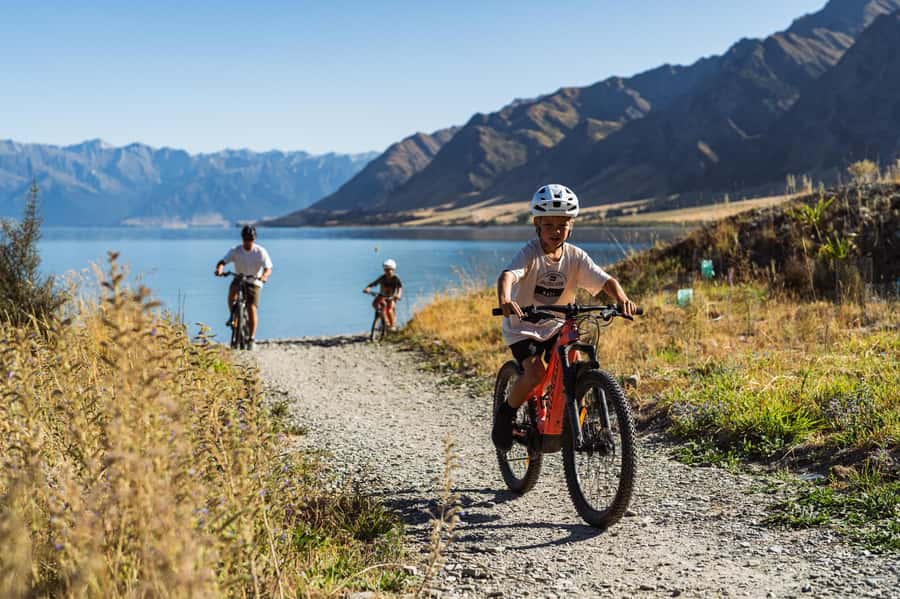 Wānaka: Gladstone Track and Wanaka Trails on Bike or eBike - Gladstone Track: the scenic opening beside Lake Hāwea