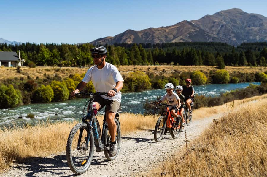 Wānaka: Gladstone Track and Wanaka Trails on Bike or eBike - From Hāwea to Wānaka on linked river trails