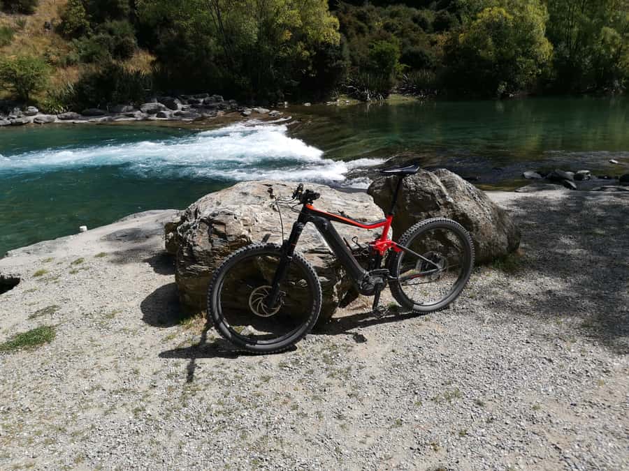 Wanaka: Self-Guided Regular MTB - Lake Hawea to Lake Wanaka - Weather, clothing, and practical preparation