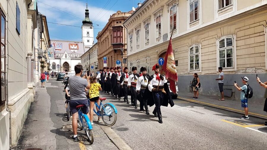Zagreb: 2.5-Hour Highlights Bike Tour - What the guides add